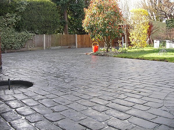 Pattern-imprinted concrete driveway project